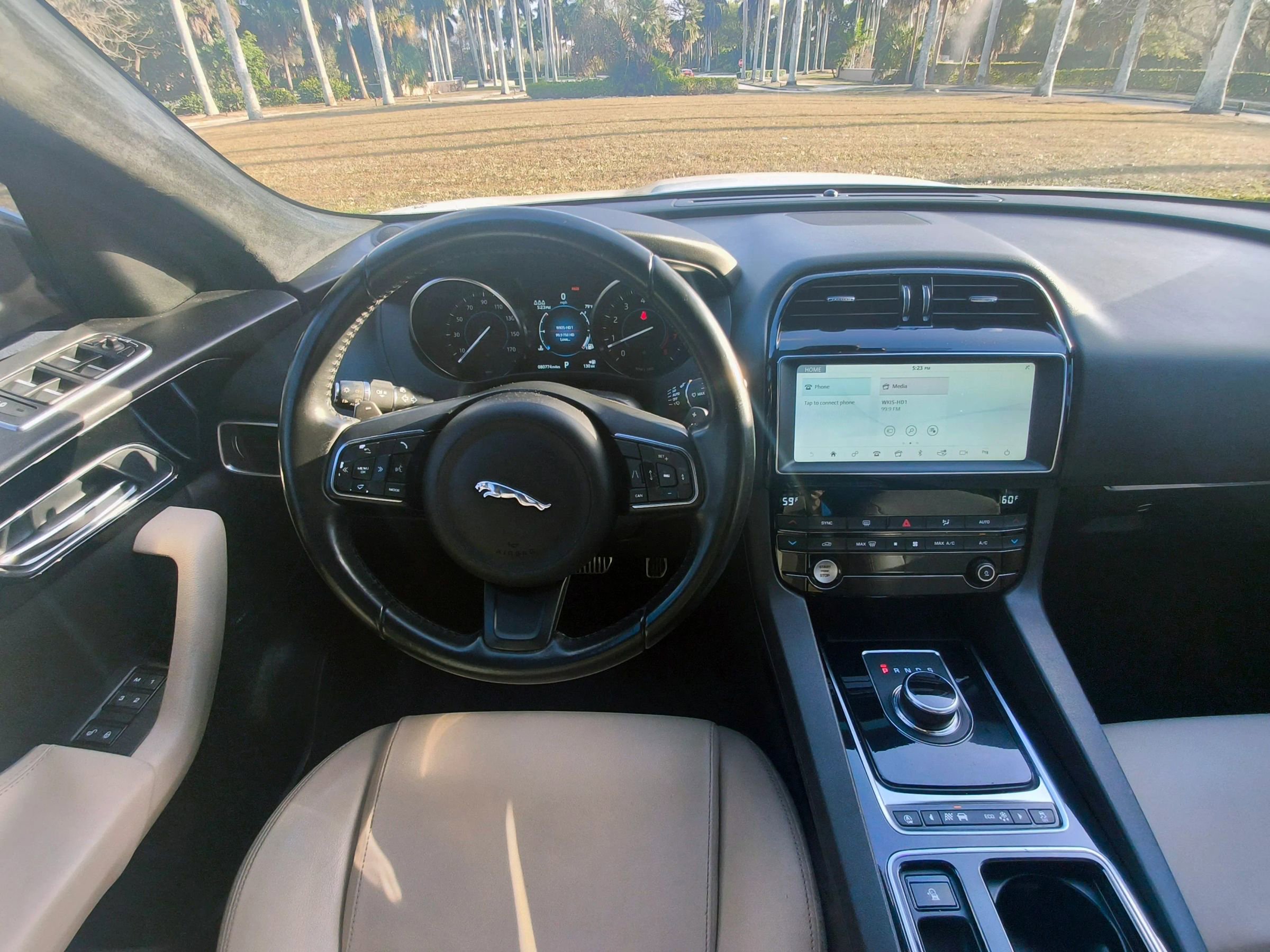 Used 2019 Jaguar F-PACE Premium image 7