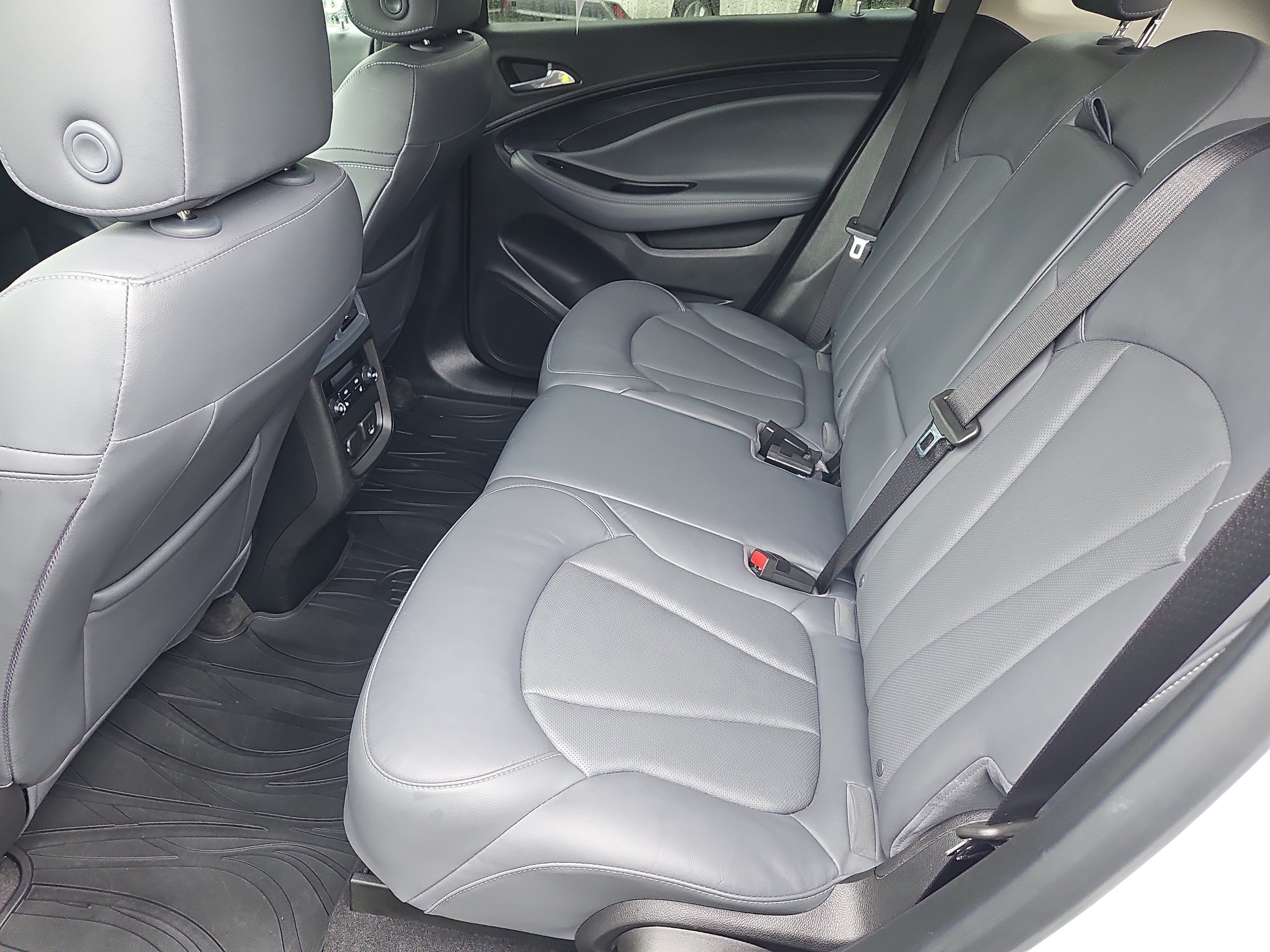 Used 2020 Buick Envision Essence FWD image 33