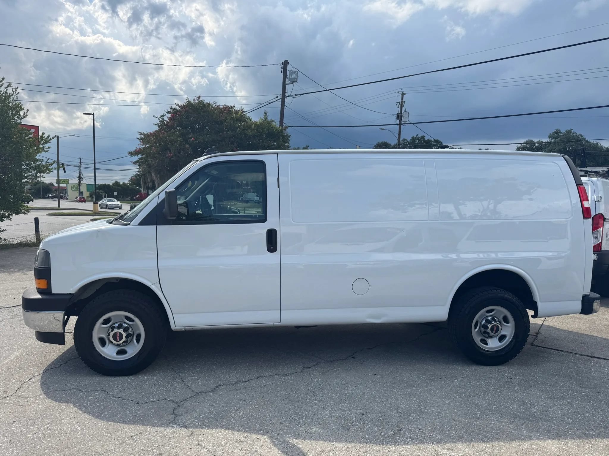 Used 2021 GMC Savana 2500 w/ Driver Convenience Package RWD image 6