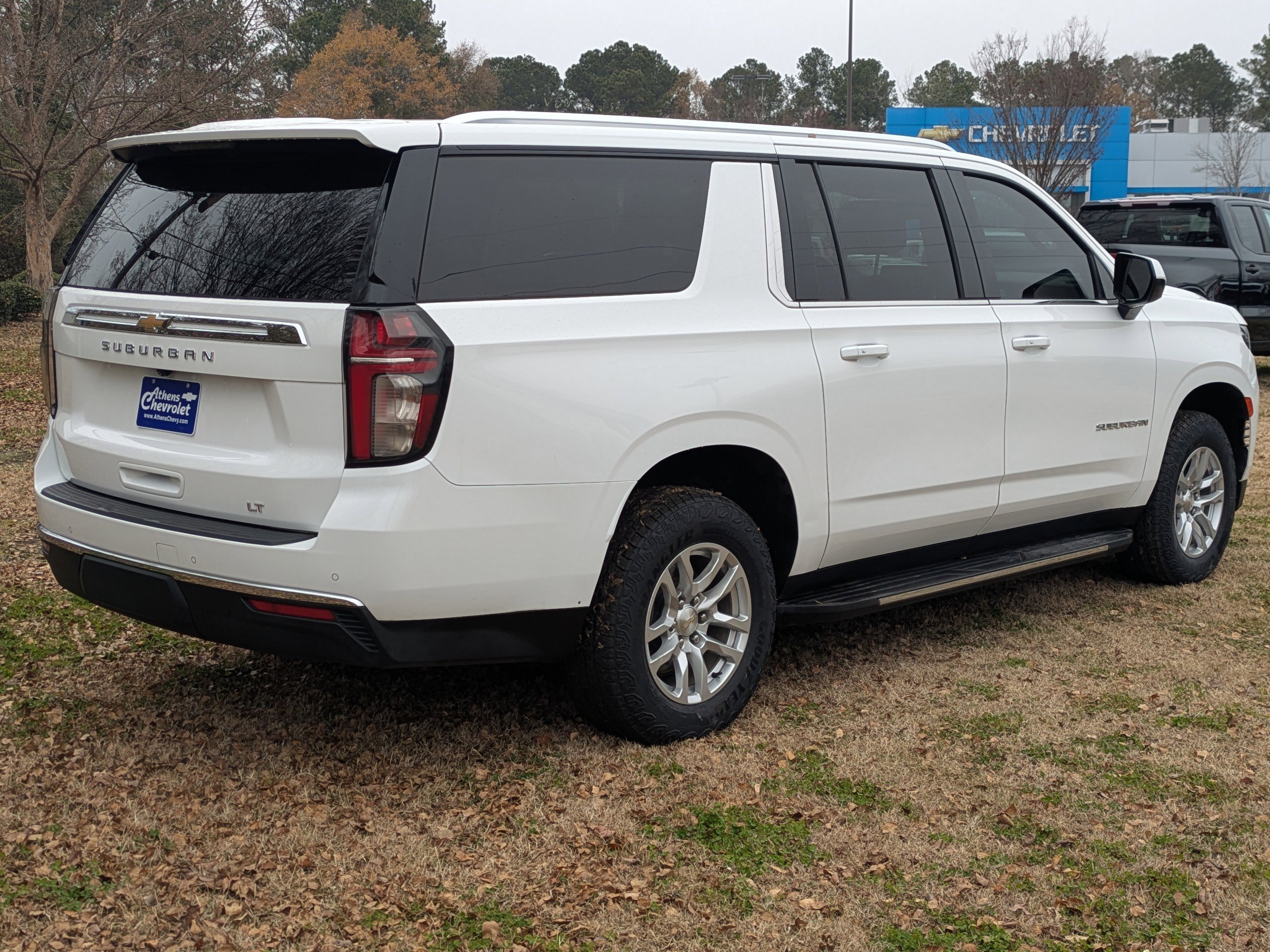 Used 2021 Chevrolet Suburban LT image 4