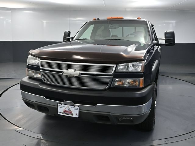 Used 2005 Chevrolet Silverado 2500 LS w/ Heavy-Duty Power Package AWD/4WD image 8