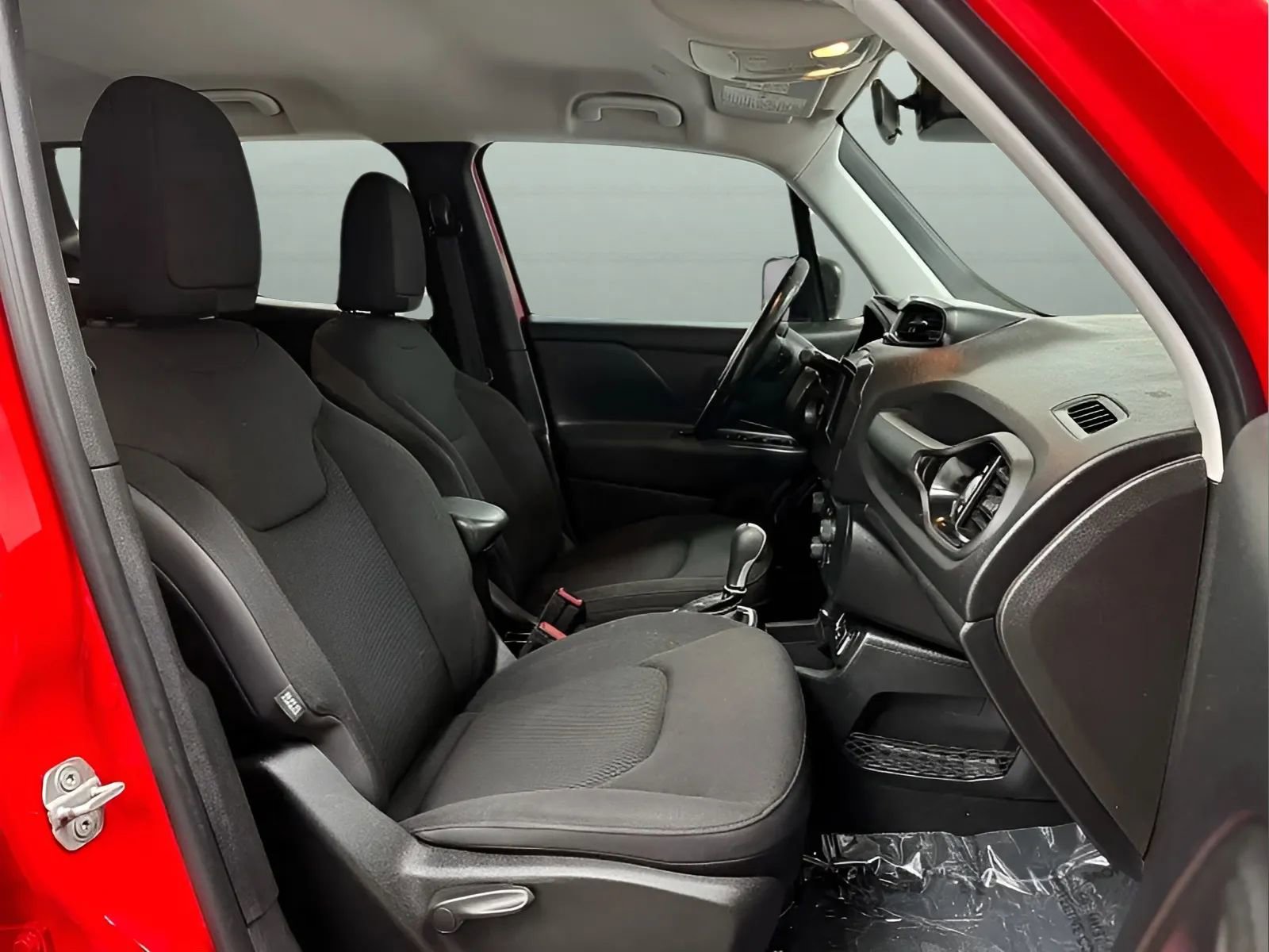 Used 2018 Jeep Renegade Altitude FWD image 14