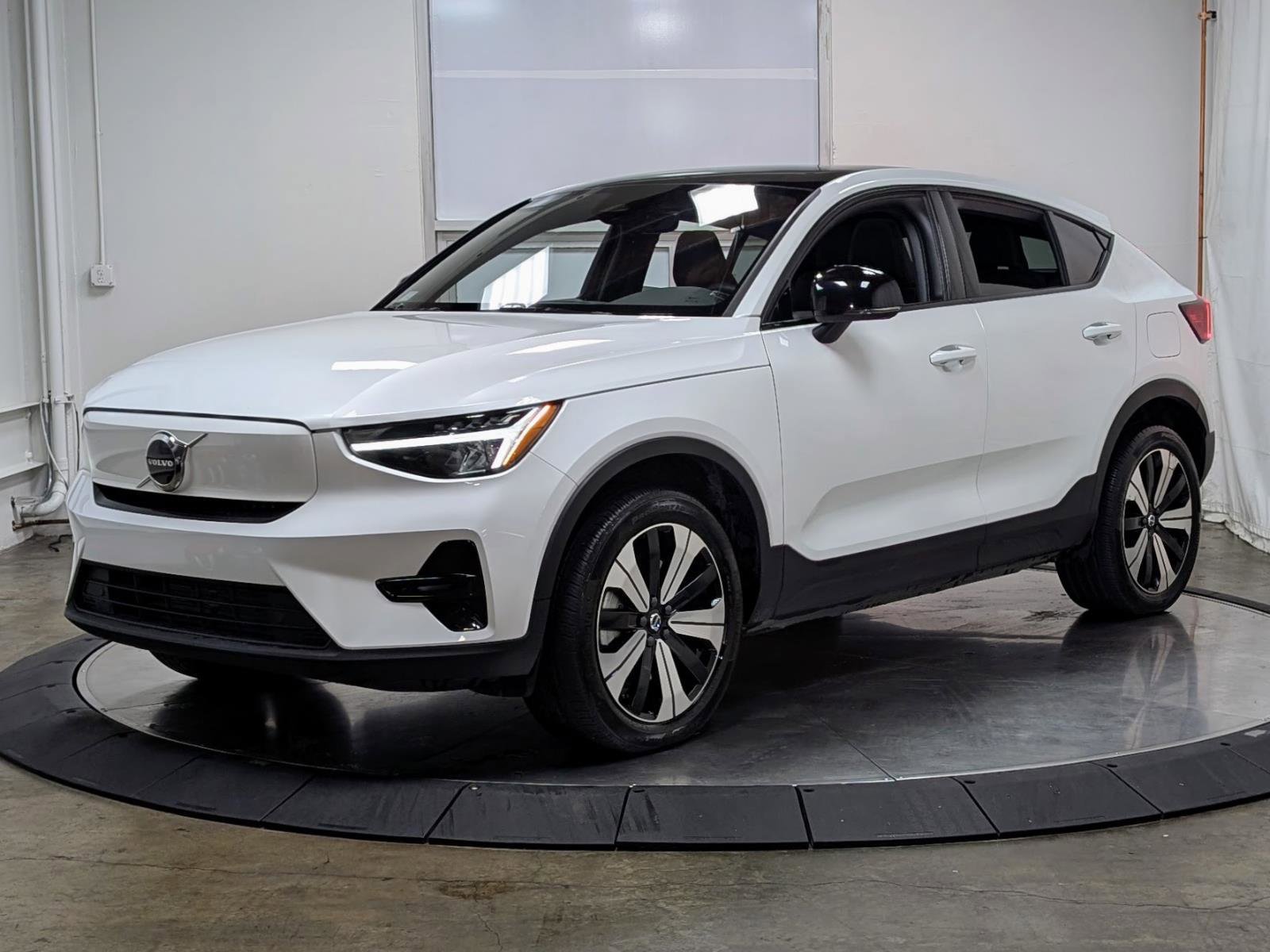 Used 2023 Volvo C40 Recharge Core image 4