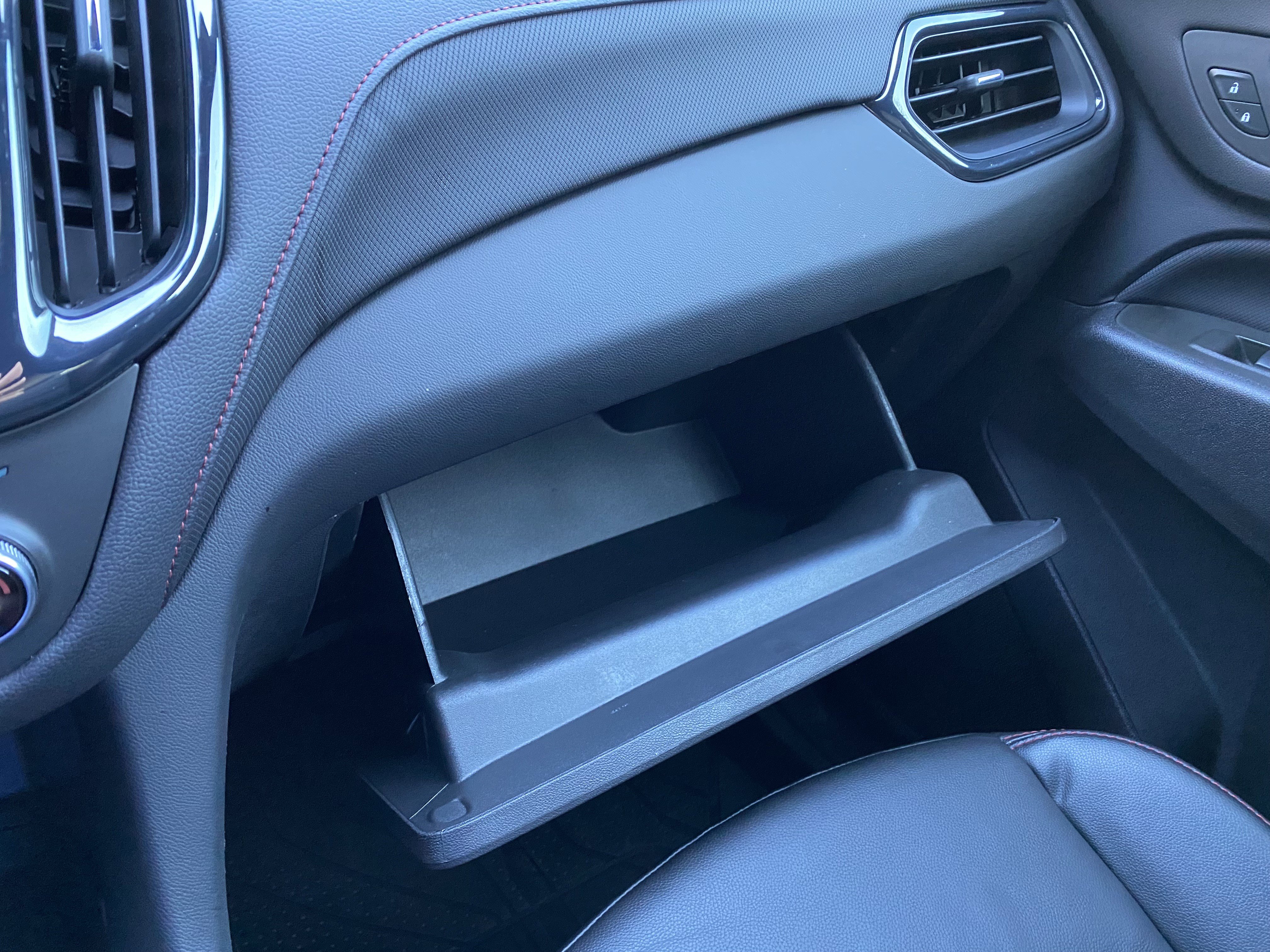 Used 2024 Chevrolet Equinox RS w/ RS Leather Package image 30