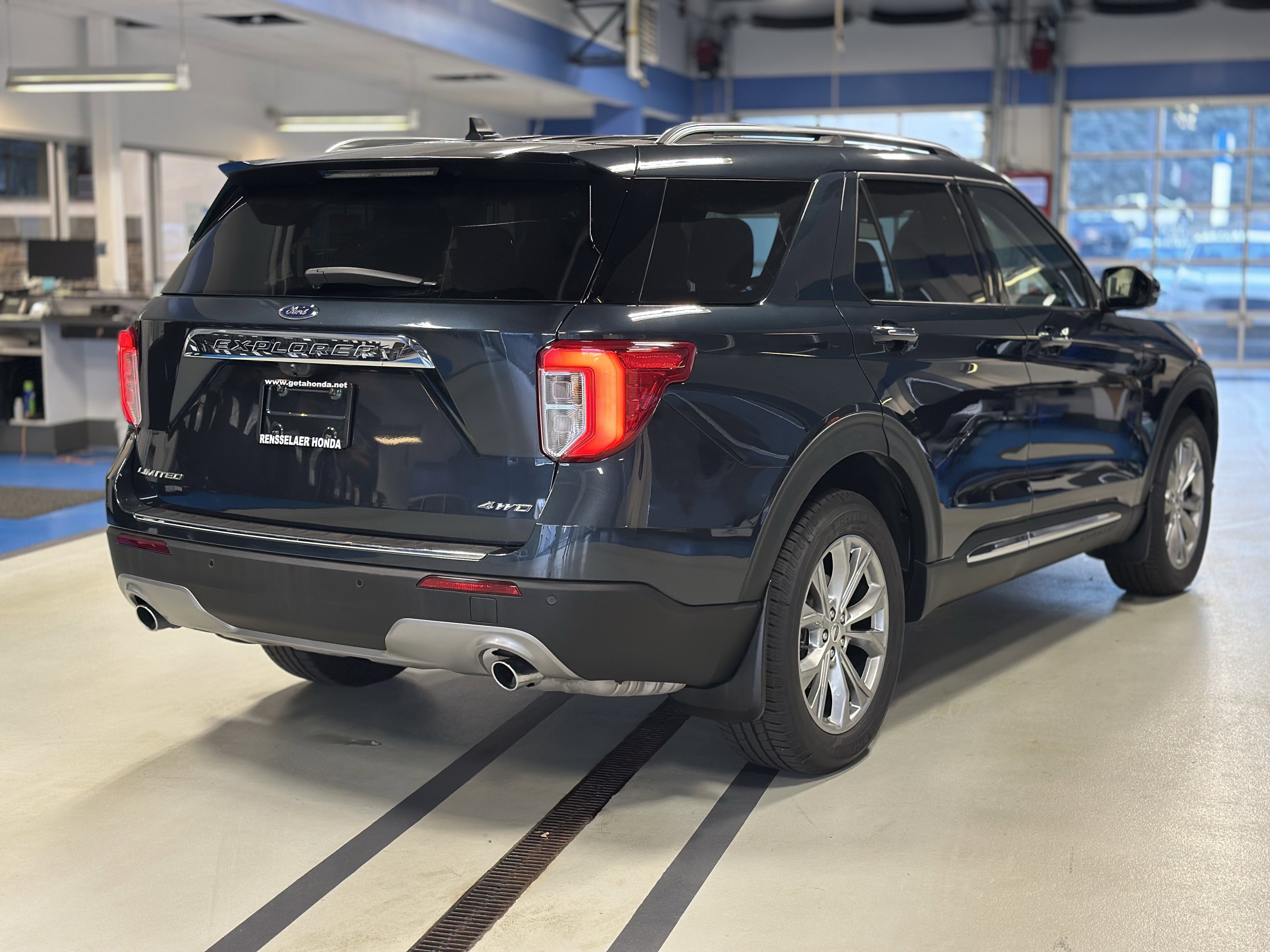 Used 2022 Ford Explorer Limited w/ Equipment Group 301A image 4