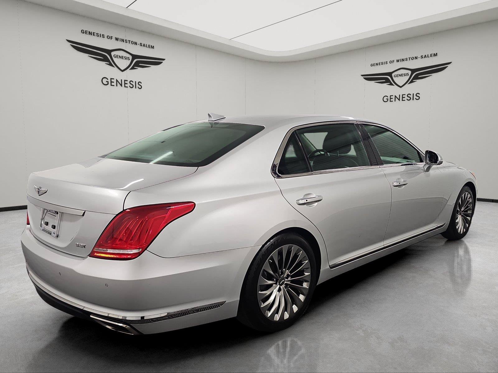 Used 2019 Genesis G90 3.3T Premium RWD image 5