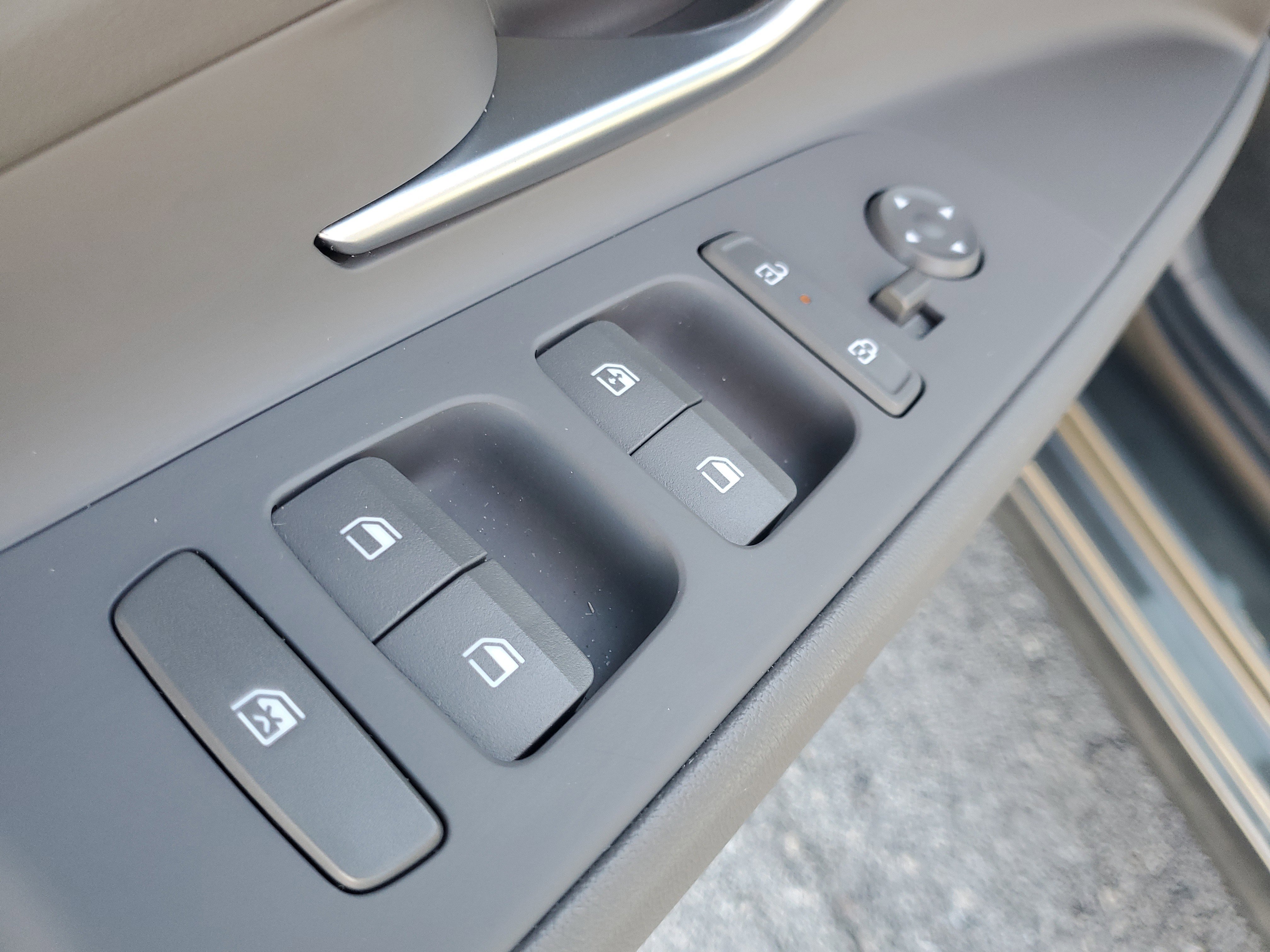 Used 2025 Hyundai Elantra SEL image 11