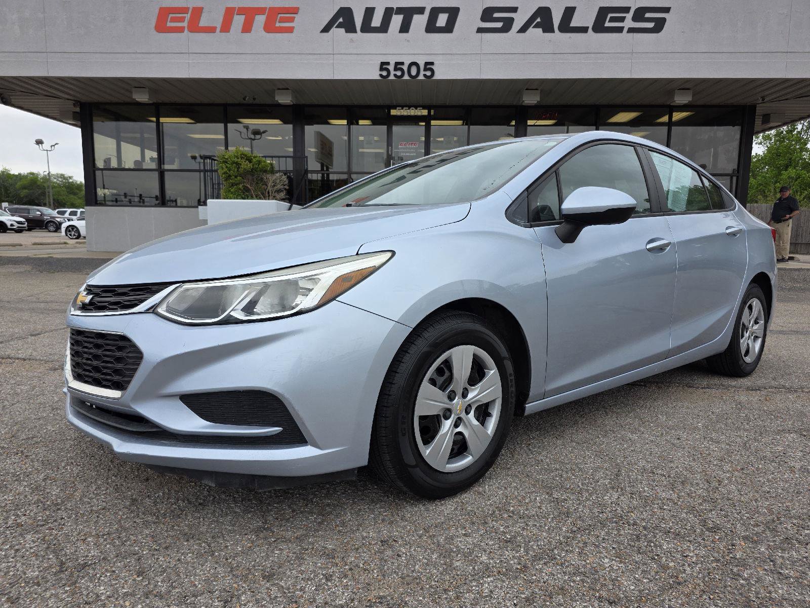 Used 2018 Chevrolet Cruze LS FWD image 1
