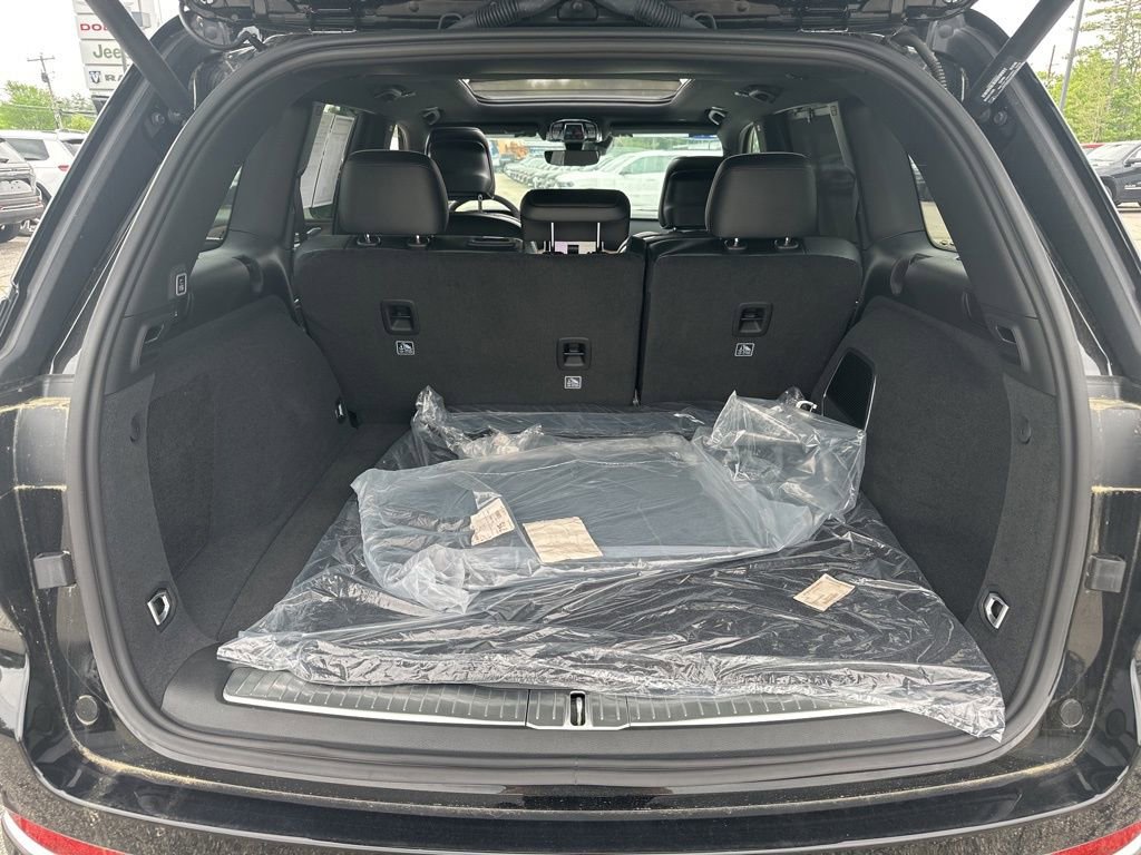 Used 2023 Jeep Grand Cherokee Summit w/ Luxury Tech Group V image 27