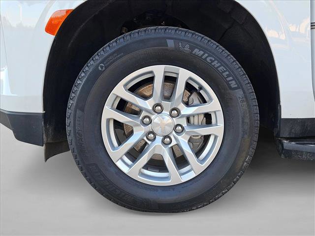 Used 2024 Chevrolet Suburban LT image 25