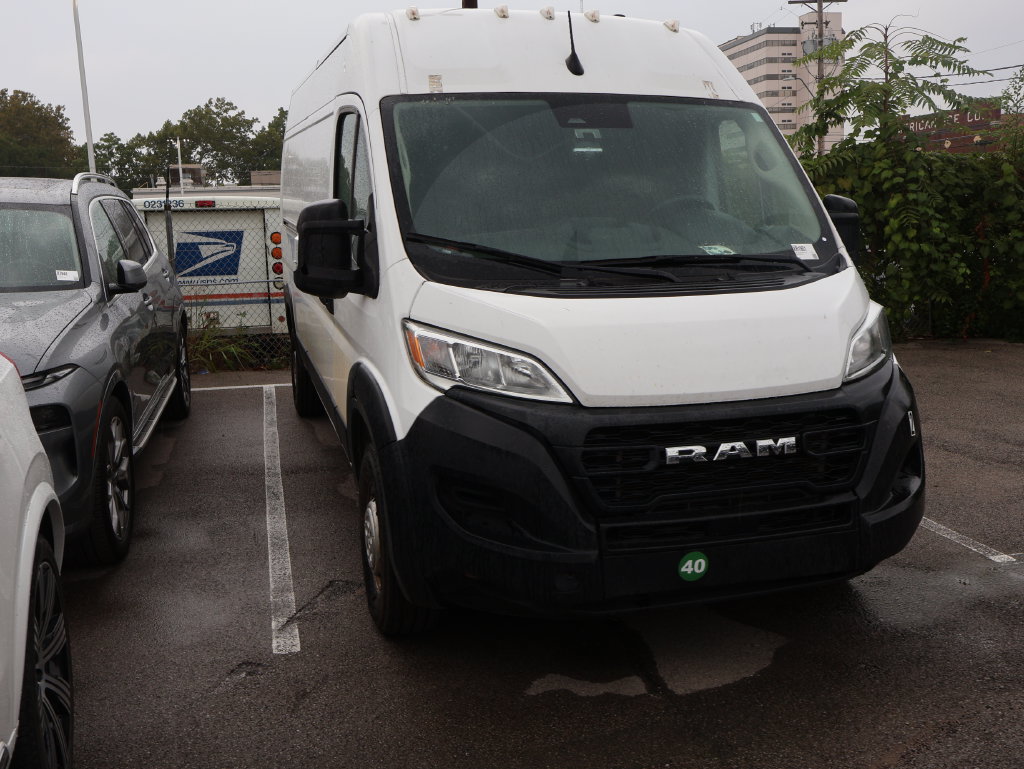 Used 2025 RAM ProMaster 2500 w/ Convenience Group FWD image 3