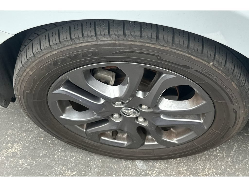 Used 2019 Toyota Yaris LE FWD image 4