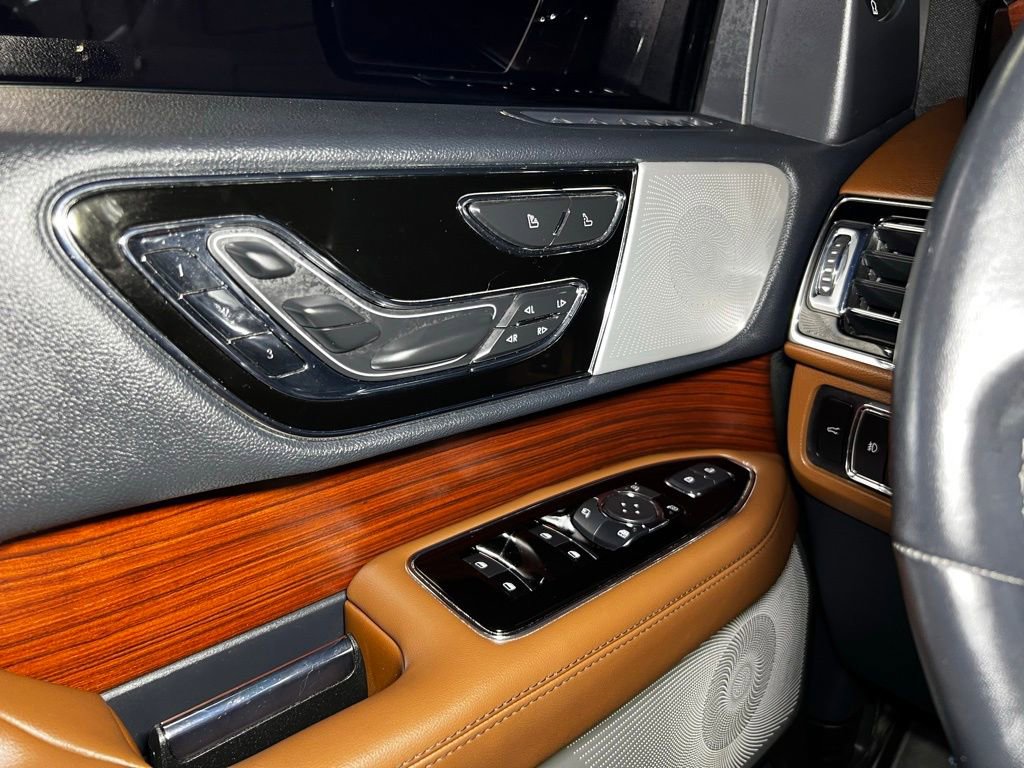Used 2023 Lincoln Navigator Reserve image 34