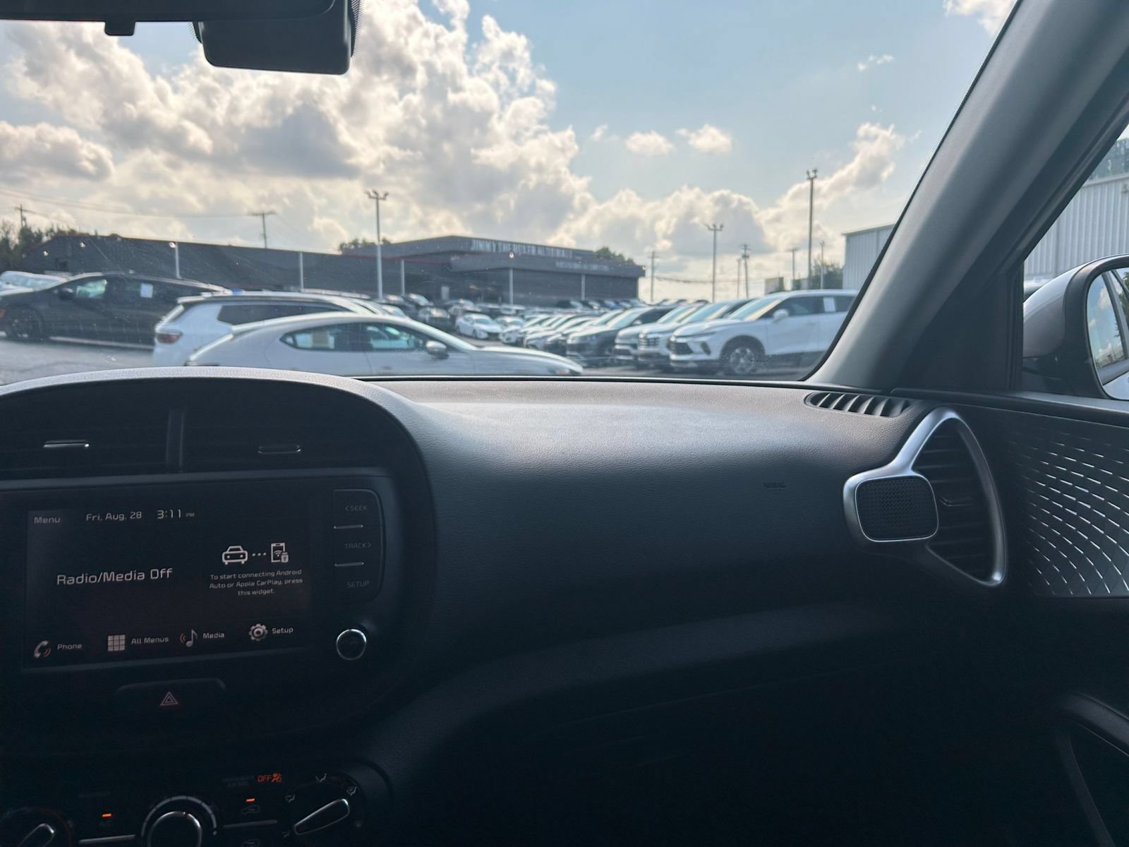 Used 2025 Kia Soul LX w/ LX Technology Package FWD image 29