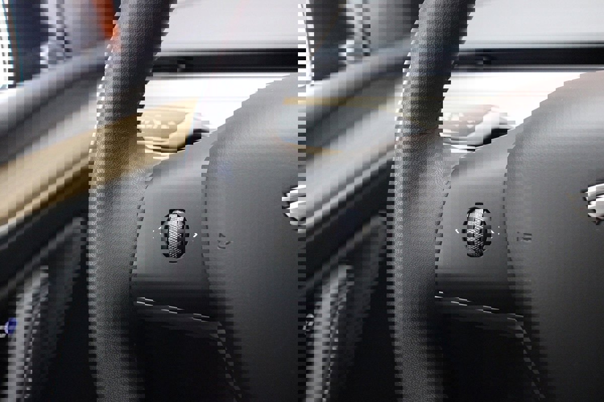 Used 2023 Tesla Model Y Long Range image 27