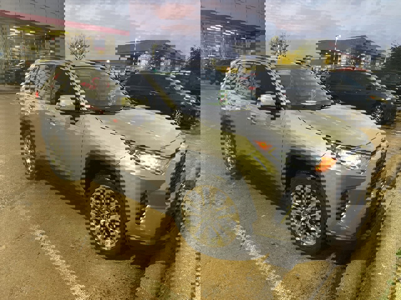 Used 2020 Toyota RAV4 XLE Premium image 2