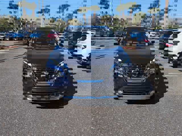 Used 2023 Nissan Rogue Platinum w/ Platinum Premium Package image 3