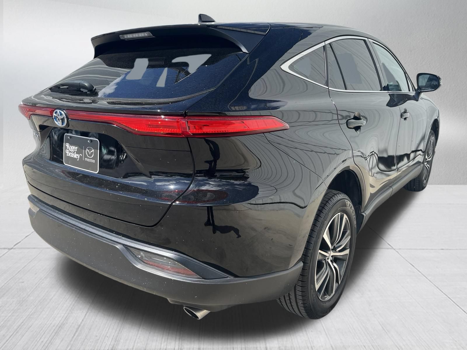 Used 2024 Toyota Venza LE AWD/4WD image 9