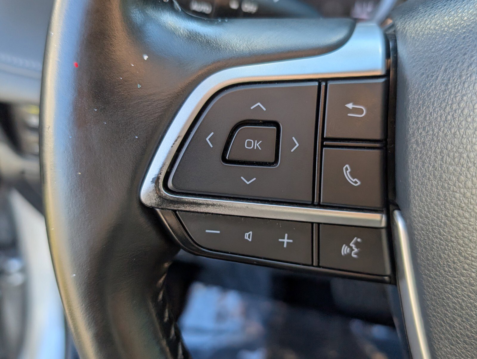 Used 2022 Toyota Highlander LE image 29