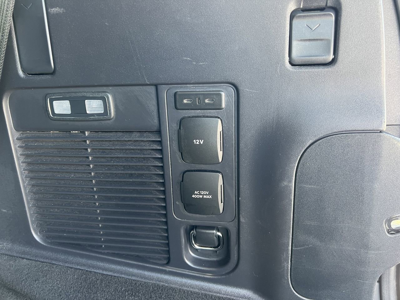 Used 2025 Ford Expedition Active image 32