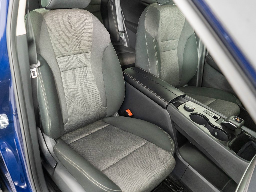 Used 2024 Nissan Rogue SV image 7