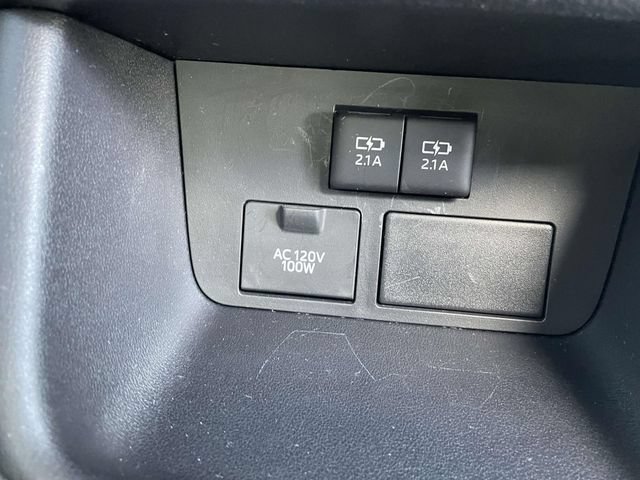 Used 2018 Toyota Highlander XLE AWD/4WD image 17