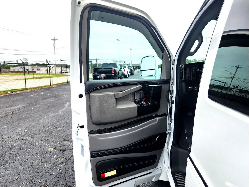 Used 2023 Chevrolet Express 2500 RWD image 22