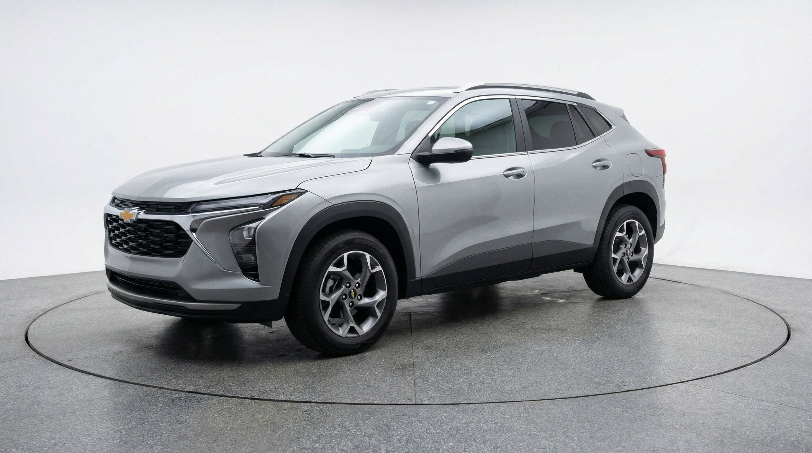 Used 2025 Chevrolet Trax LT FWD image 3