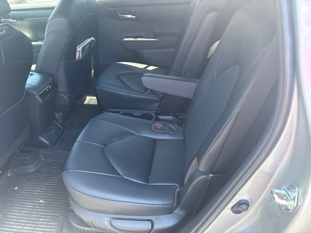 Used 2023 Toyota Highlander XLE AWD/4WD image 15