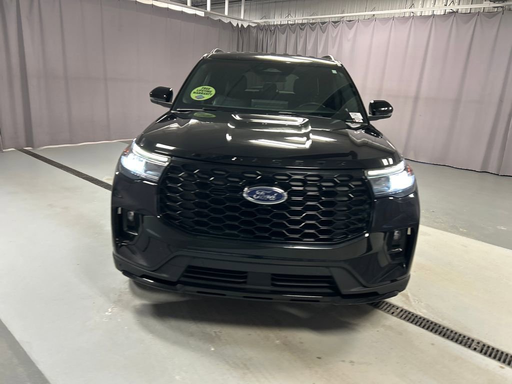 Used 2025 Ford Explorer ST-Line w/ ST-Line Street Pack AWD/4WD image 2