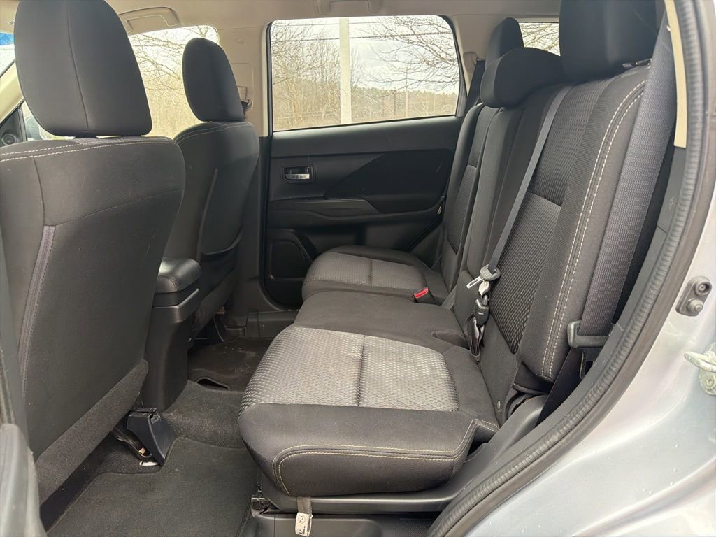 Used 2017 Mitsubishi Outlander ES image 15