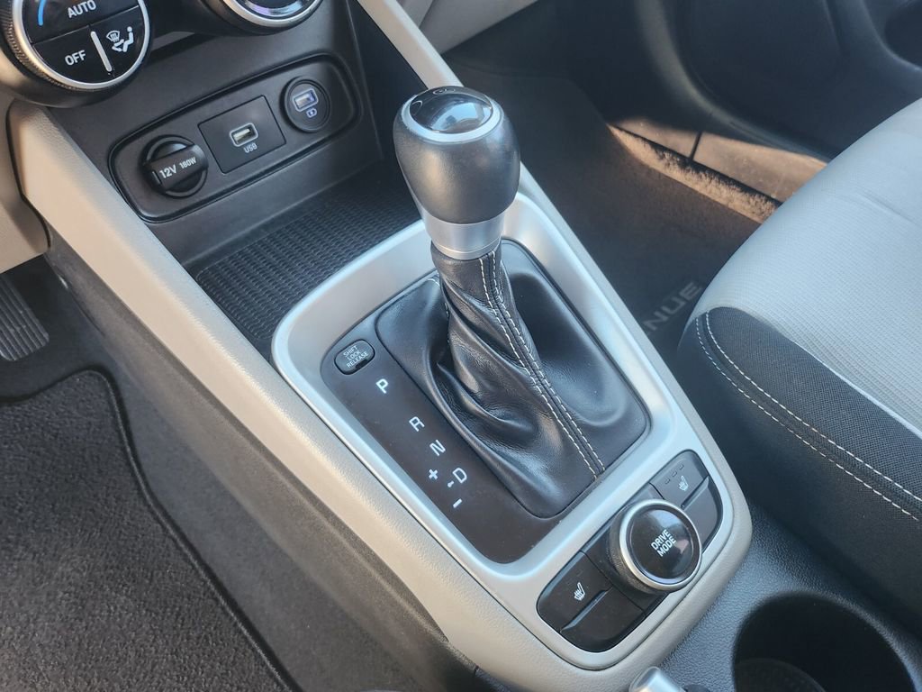 Certified 2021 Hyundai Venue SEL w/ Premium Package image 27