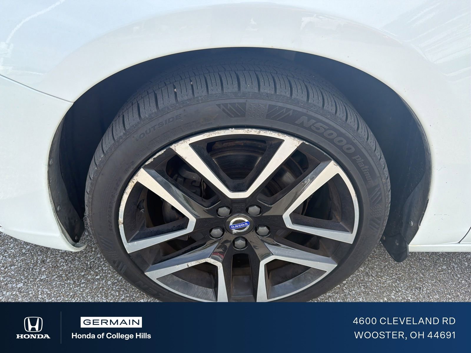 Used 2017 Volvo S60 T5 Dynamic image 13