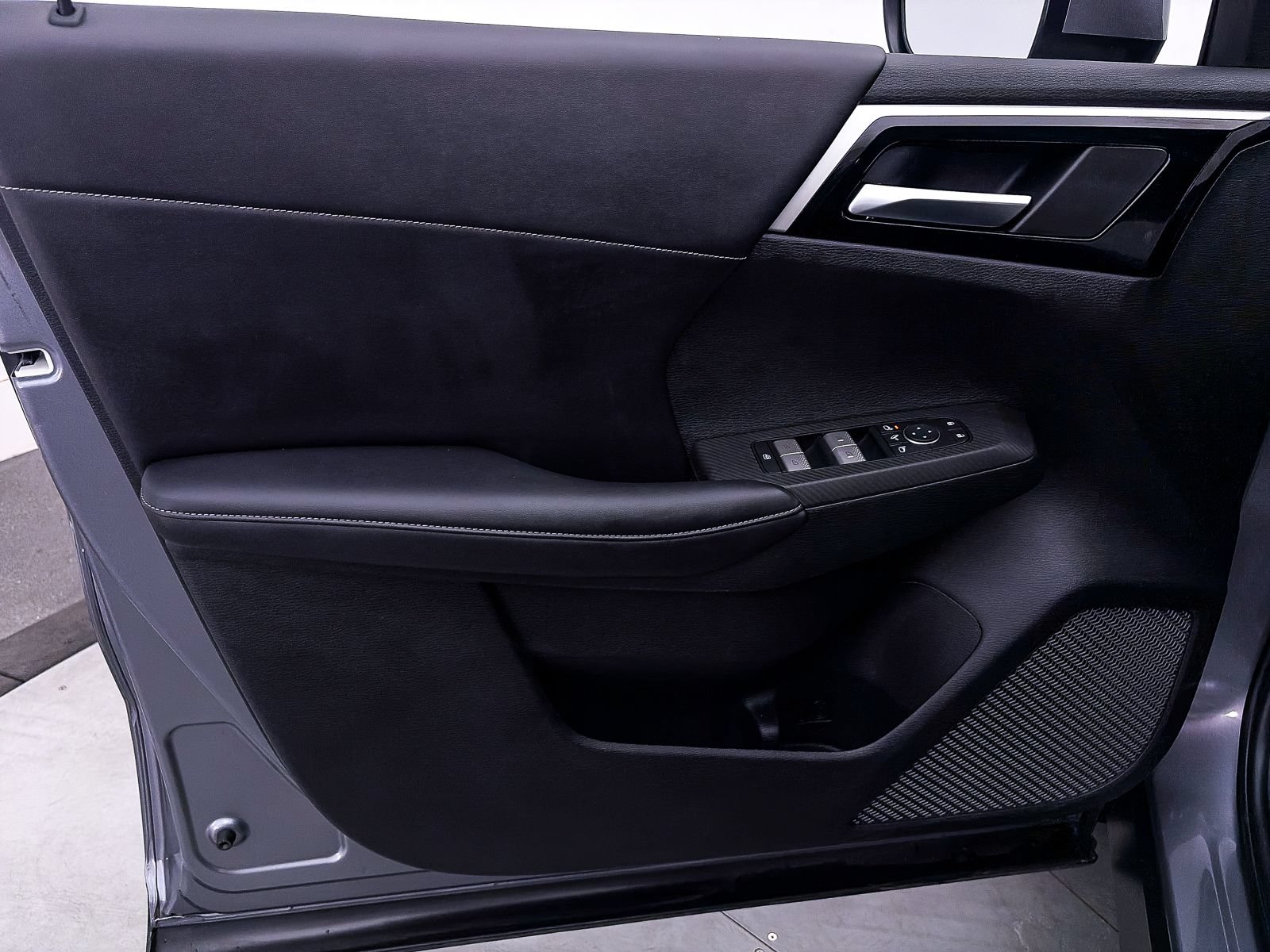 Used 2023 Mitsubishi Outlander SE AWD/4WD image 16