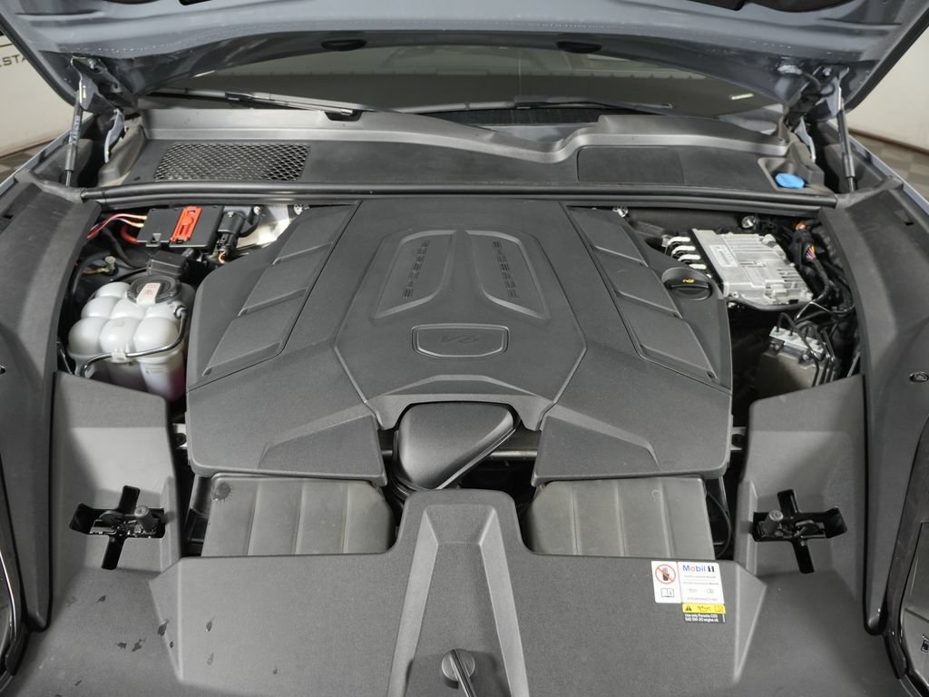 Certified 2024 Porsche Cayenne AWD/4WD image 45