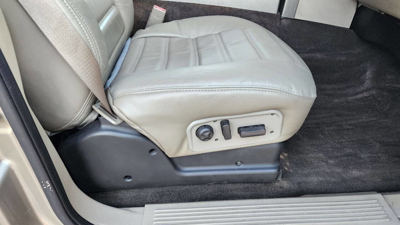 Used 2003 HUMMER H2 w/ Preferred Equipment Group image 19