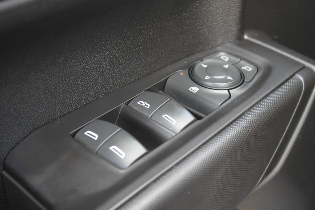 Used 2020 Chevrolet Silverado 1500 Custom w/ Custom Value Package image 13