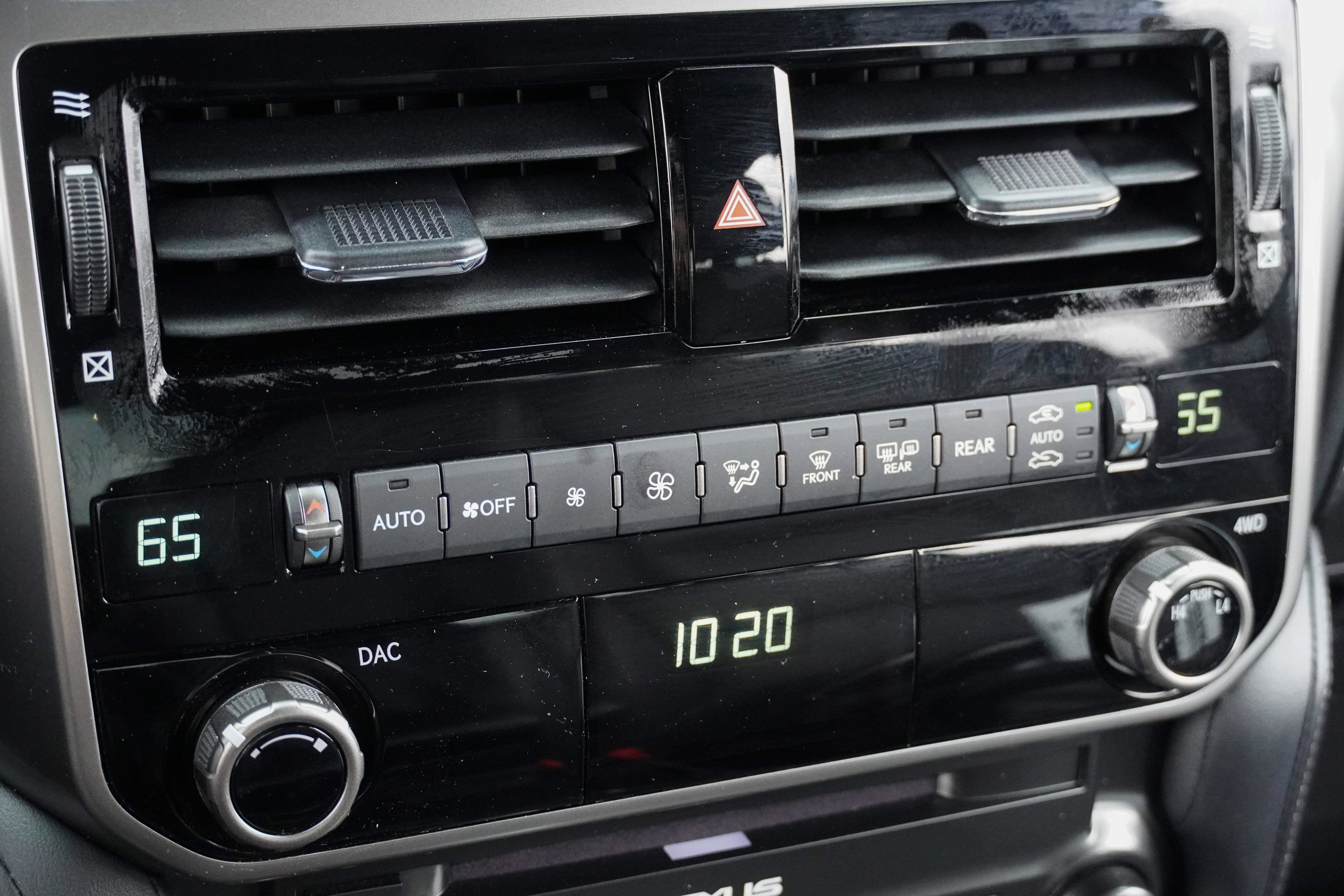 Used 2022 Lexus GX 460 Premium w/ Accessory Package AWD/4WD image 26