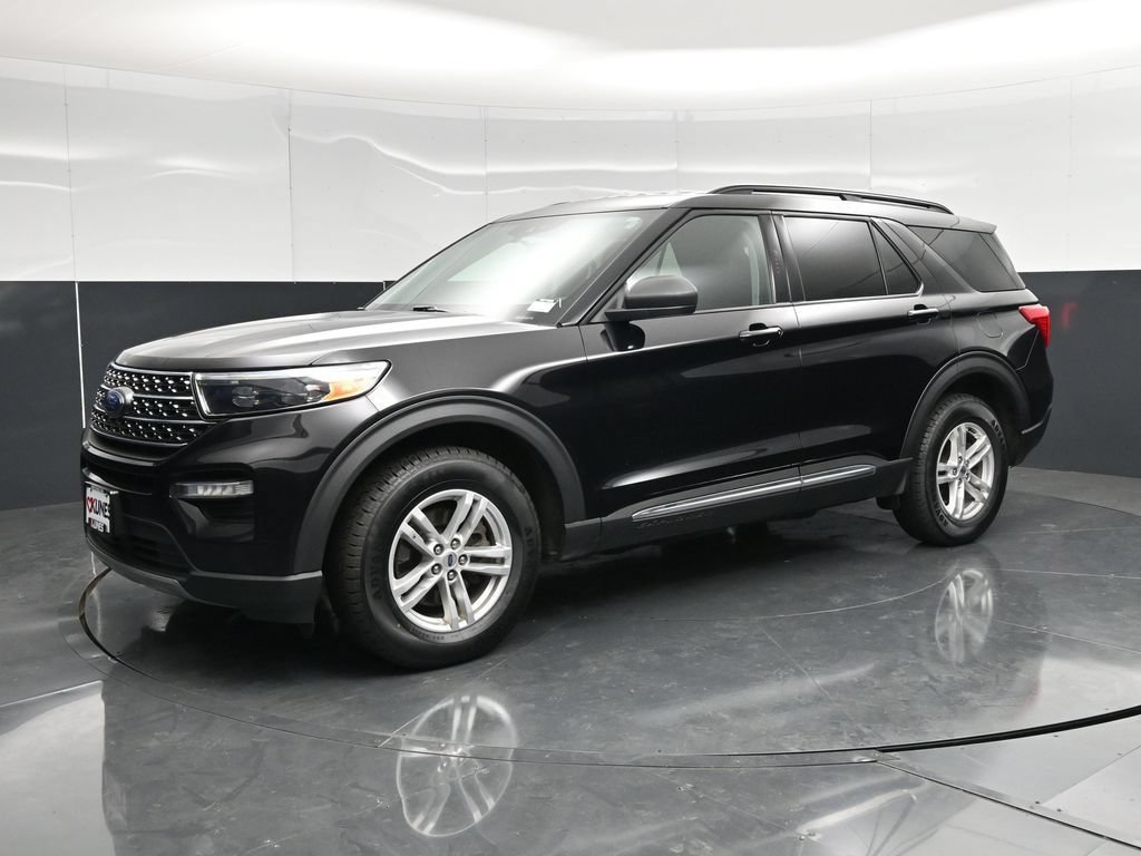 Used 2023 Ford Explorer XLT w/ Equipment Group 202A AWD/4WD image 5