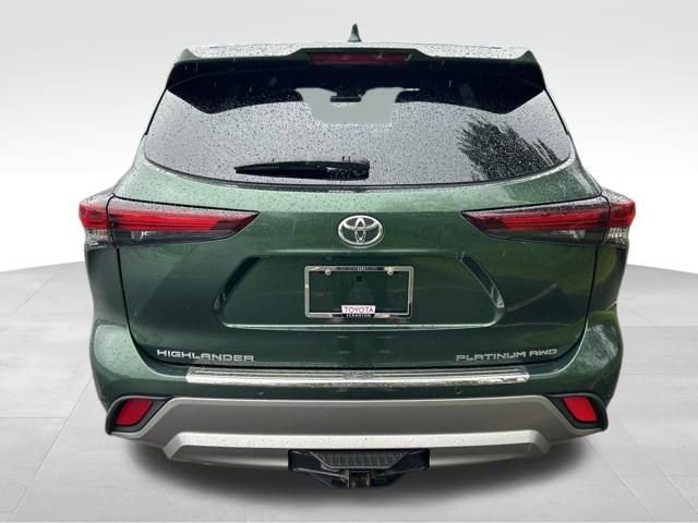 Used 2024 Toyota Highlander Platinum AWD/4WD image 4