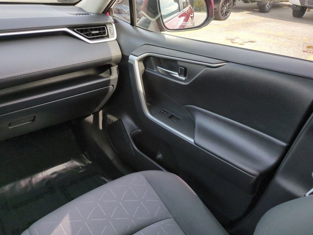 Used 2019 Toyota RAV4 XLE image 17