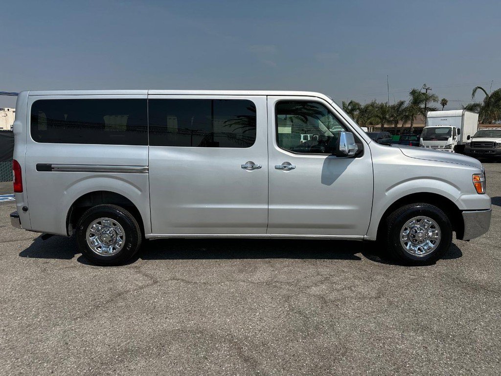 Used 2020 Nissan NV 3500 SV image 4