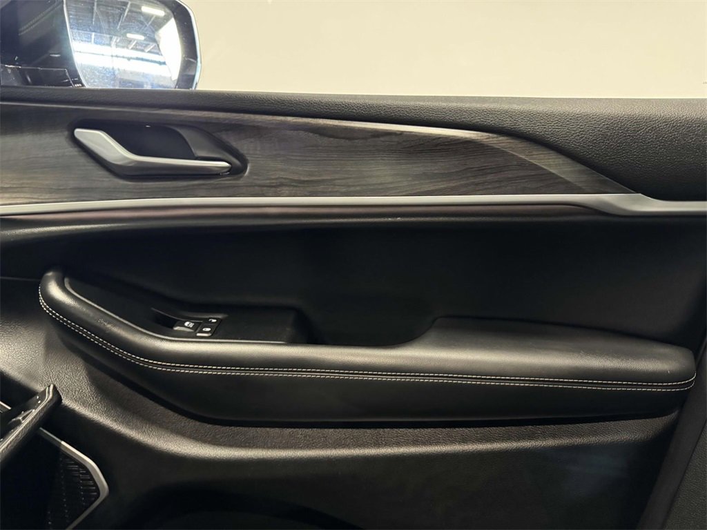 Used 2022 Jeep Grand Cherokee L Limited image 30