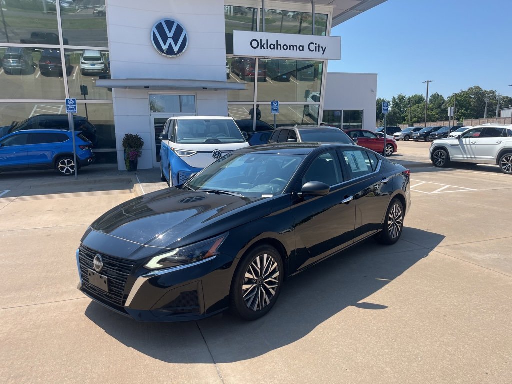 Used 2024 Nissan Altima 2.5 SV image 1