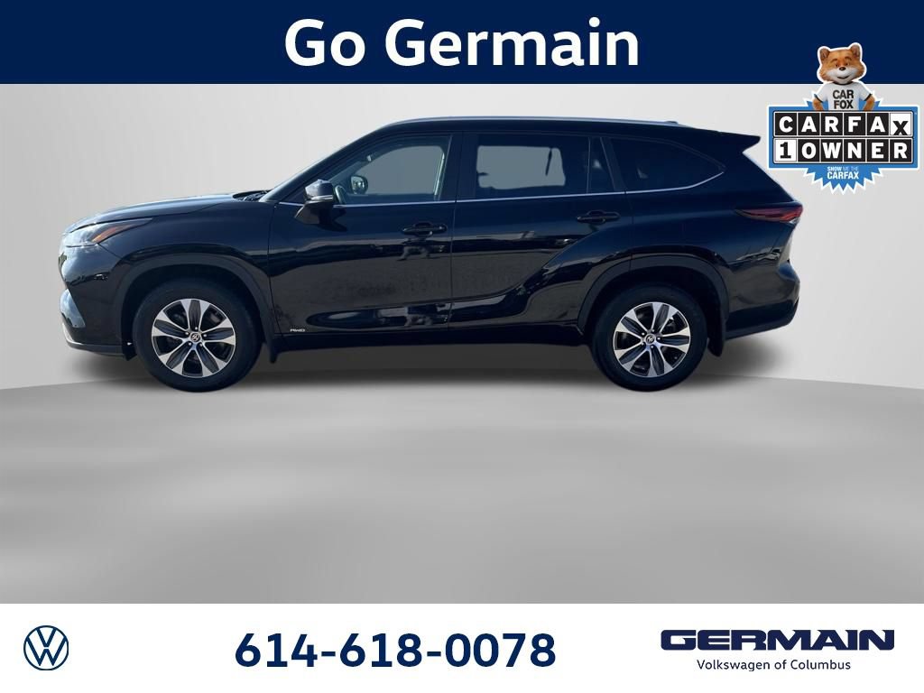 Used 2024 Toyota Highlander XLE AWD/4WD image 3