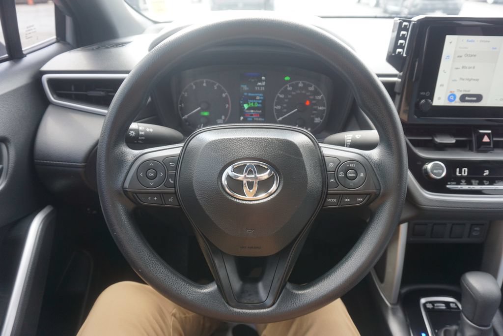 Used 2025 Toyota Corolla Cross AWD Hybrid image 3