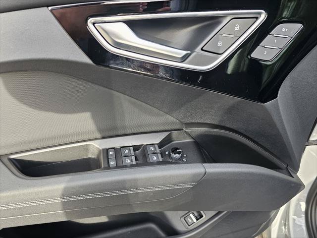 Used 2025 Audi Q4 e-tron Premium w/ Convenience Package AWD/4WD image 10