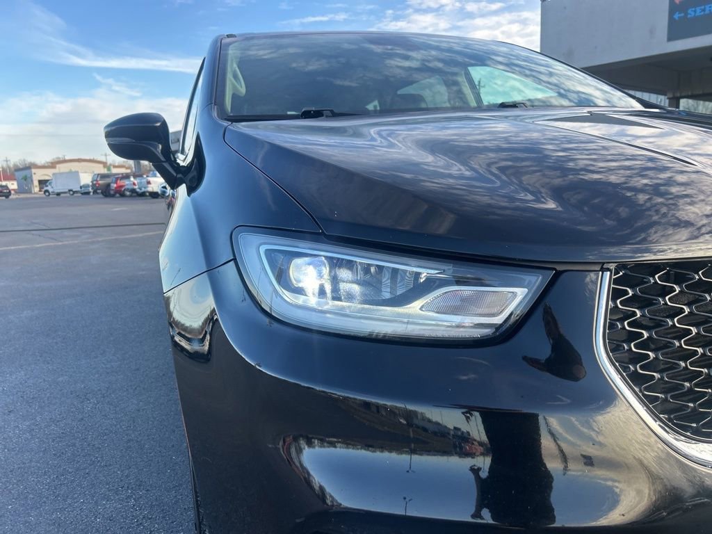 Used 2024 Chrysler Pacifica Touring-L image 36