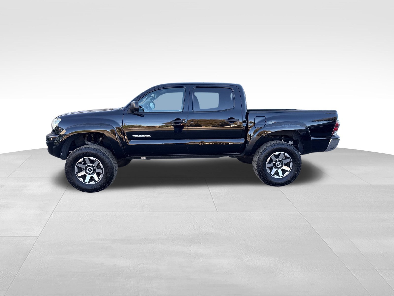 Used 2011 Toyota Tacoma PreRunner w/ SR5 Pkg #2 RWD image 2