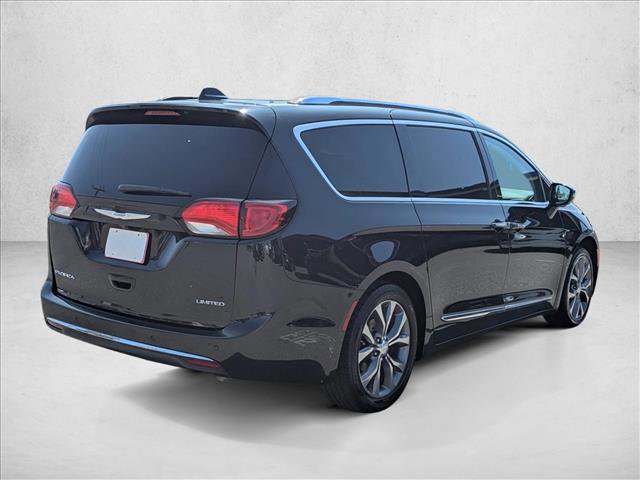 Used 2017 Chrysler Pacifica Limited w/ UConnect Theater Package image 5